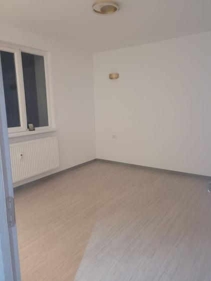 Apartament 2 camere de vanzare Drumul Taberei - Raul Doamnei
