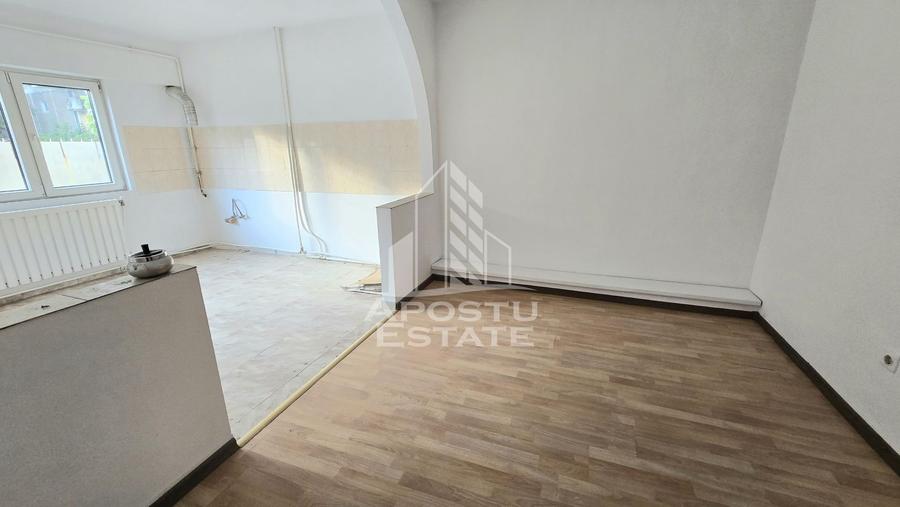 Duplex cu 5 camere si 3 bai, centrala proprie, zona Lipovei