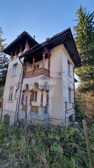 Casă / Vilă interbelica de vanzare Predeal