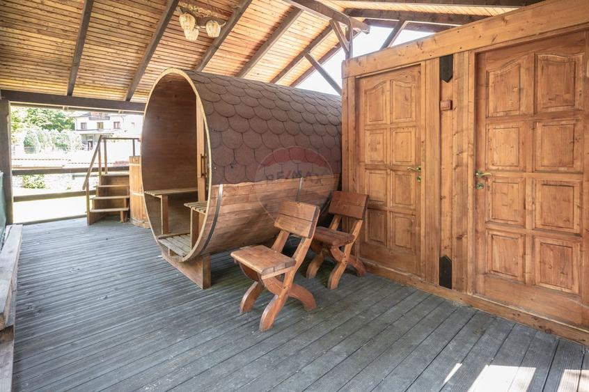 Cabană turistică, 12 camere cu restaurant, bucătărie + sală evenimente