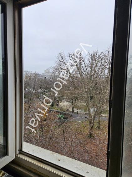 Garsonieră cu vedere la parcul Cismigiu, nerenovata