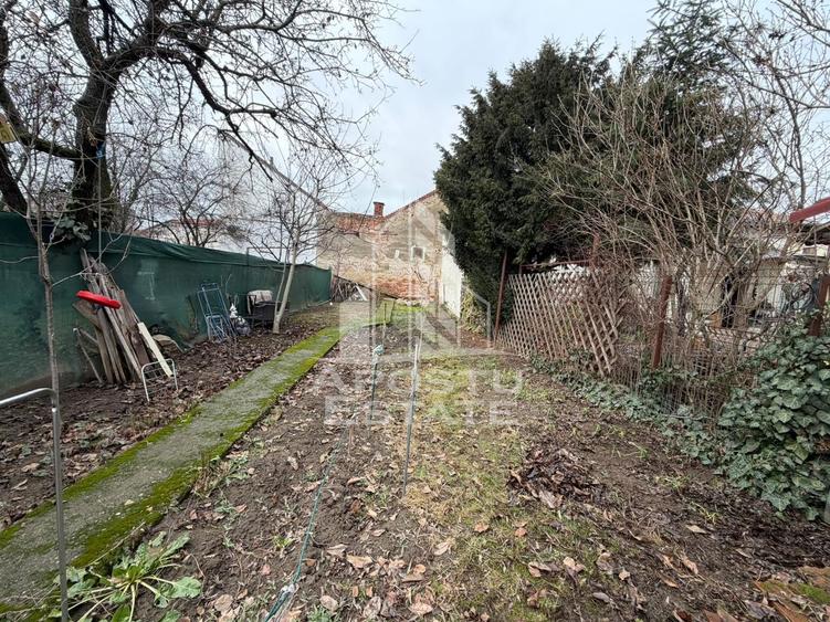 Duplex cu 3 camere, 2 bai, 2 bucatarii, teren 222 mp, zona Elisabetin
