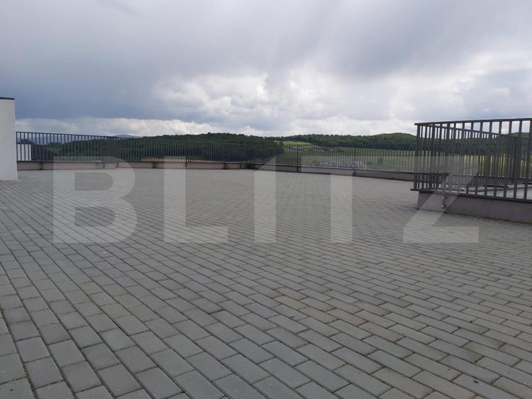 Penthouse 200 mp utili, 400 mp terasa, 2 garaje, 1 parcare, zona Baciu
