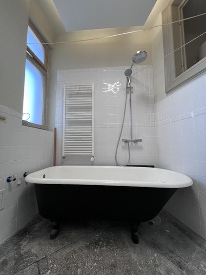 Apartament 3 camere semidecomandat. Palatul Agricola-Fonciera.