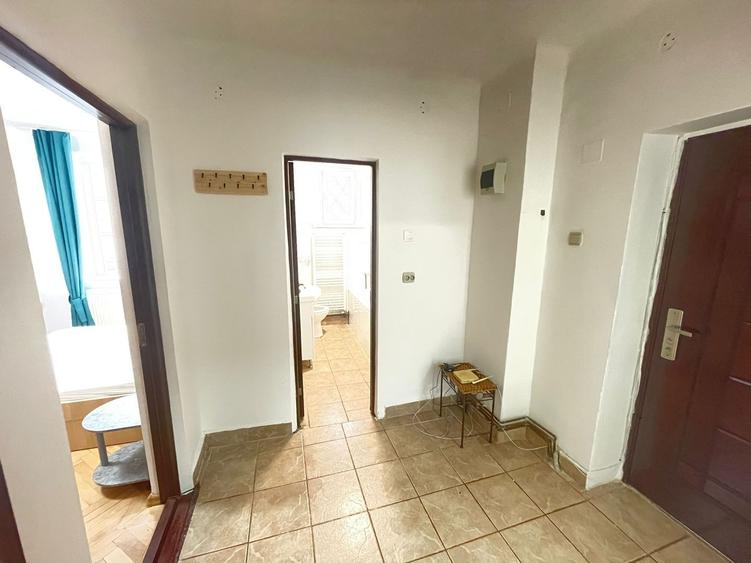Apartament 2 Camere De Inchiriat | Decomandat | Central | The Office | Etaj 3/4