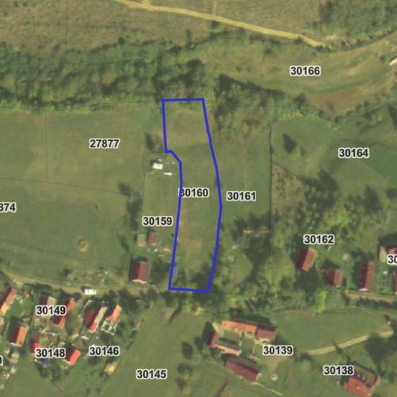 Teren parțial intravilan de vânzare în Pădureni, pe strada Argilei!