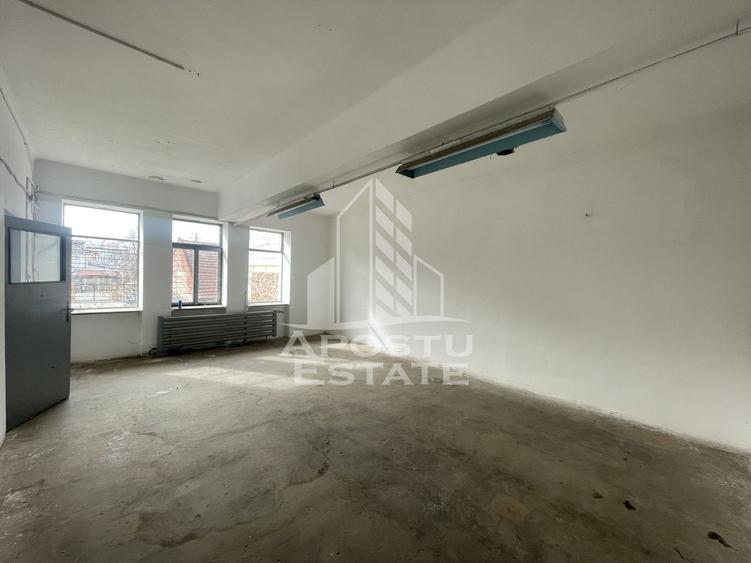 Spatiu comercial 1050 mp si 812 mp teren, in zona Sagului.