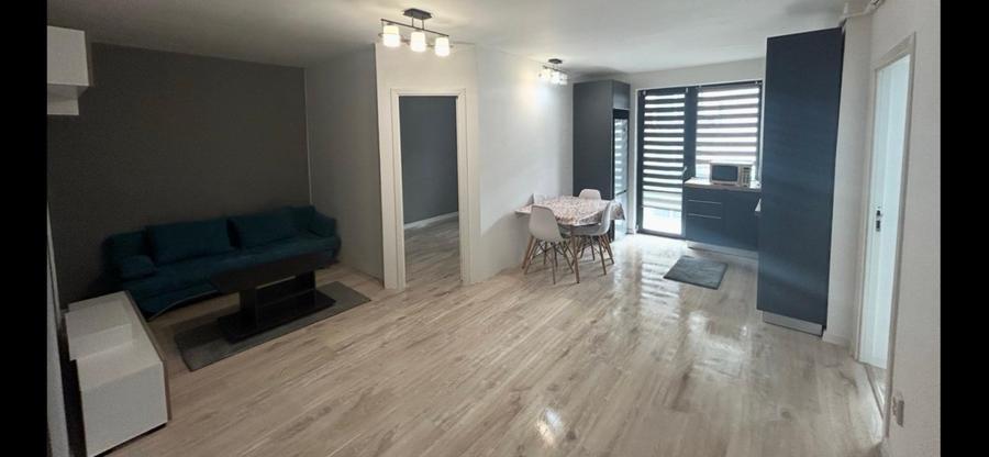 Apartament cu 3 camere, parcare, balcon, zona Stejarului