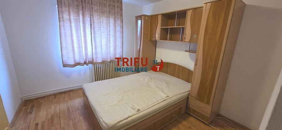 Apartament et. 2, 3 camere, decomandat zona Piata