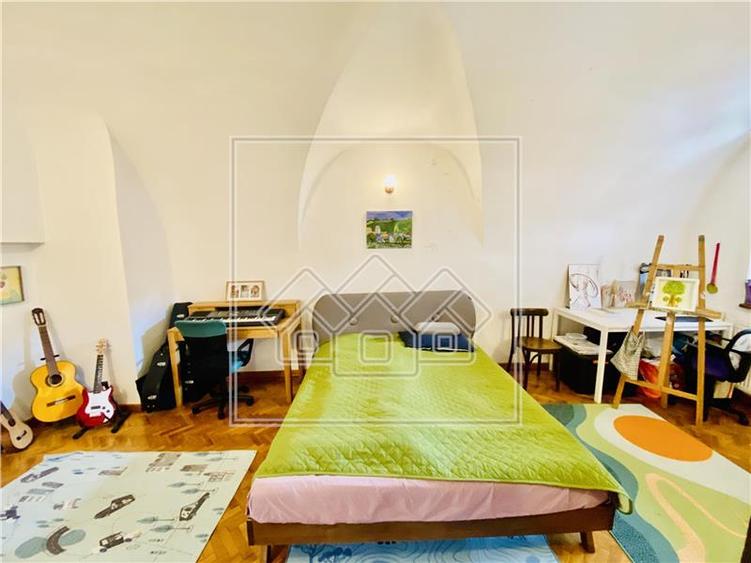 Ap. 90 mp utili, complet renovat, pretabil investitie,  zona Centrala