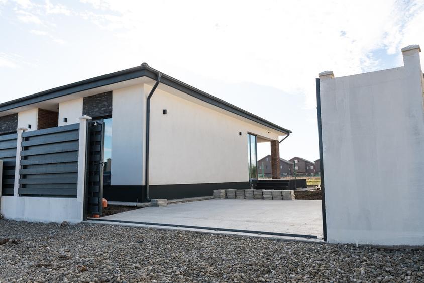 CASA LA ROSU IN COMPLEX DE 20 de CASE INDIVIDUALE in Corbeanca