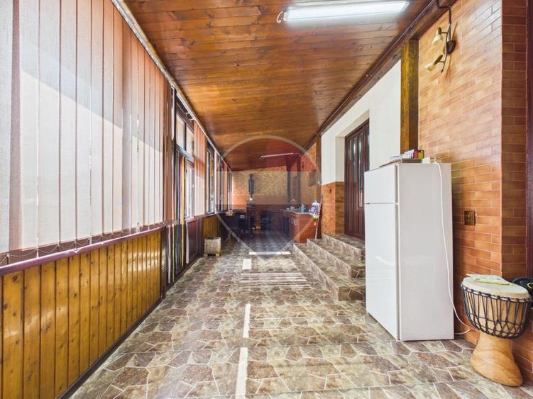 Vanzare - vilă cu 6 camere, teren 3900 mp,  Vacaresti,  Dambovita