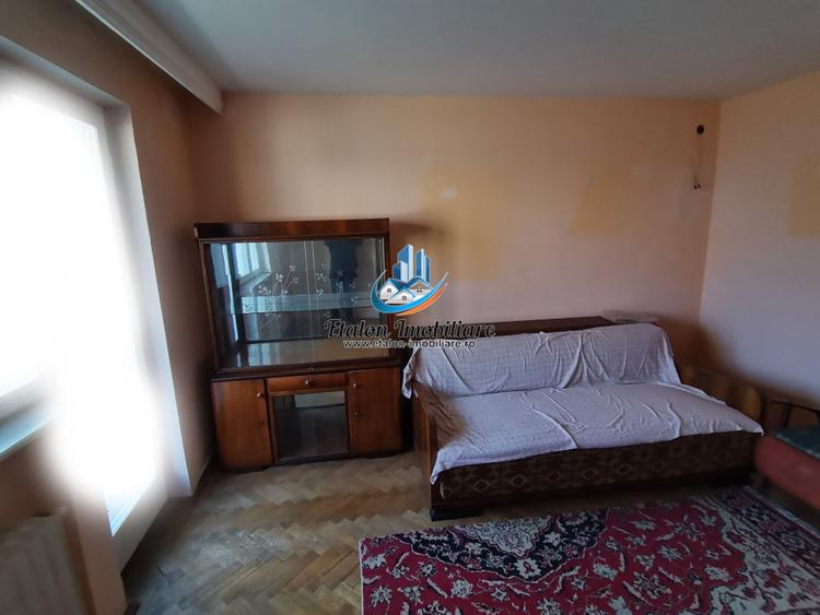 Apartament 3 camere, decomandat, etaj 1, zona centrala