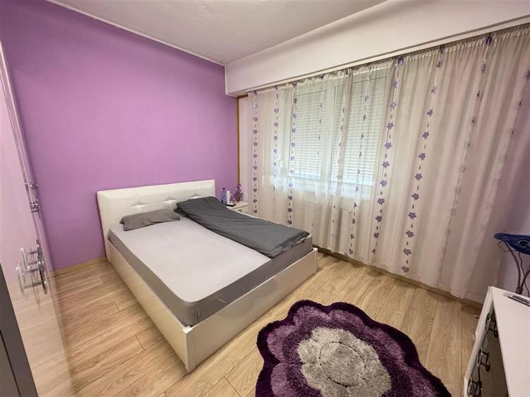 Apartament 2 camere decomandat balcon si parcare Bld Mihai Viteazul