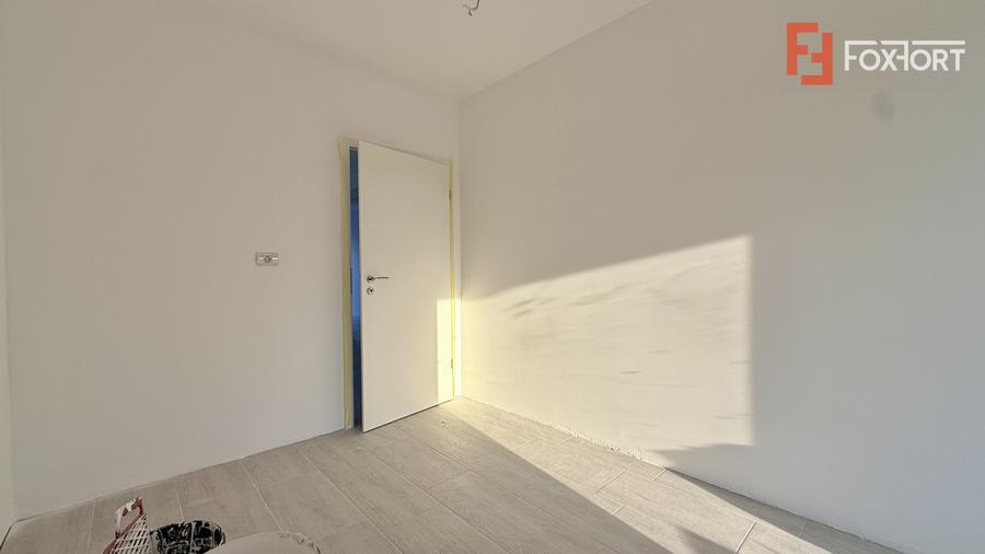 Duplex de vanzare, 3 camere pe parter + pod - Mosnita Veche
