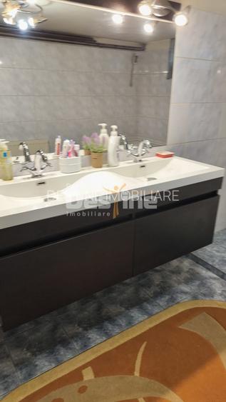 Casă P+E+M + corp secundar , 240 mp teren , 2 garaje , Metrou Bazilescu - 17