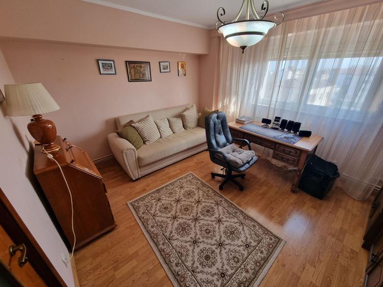 Apartament 3 camere zona Capitol
