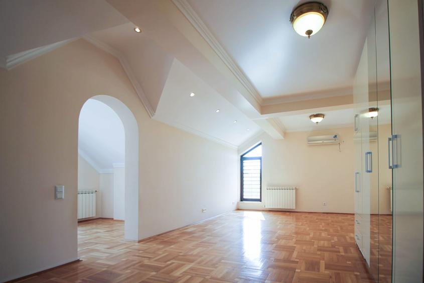 Pipera : Vila impresionanta, cu teren de 800mp si piscina proprie !