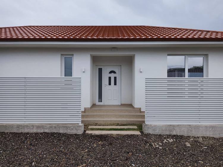 FARA COMISIOANE casa eleganta 3 camere 2 bai PARTER+pod camera tehnica terasa