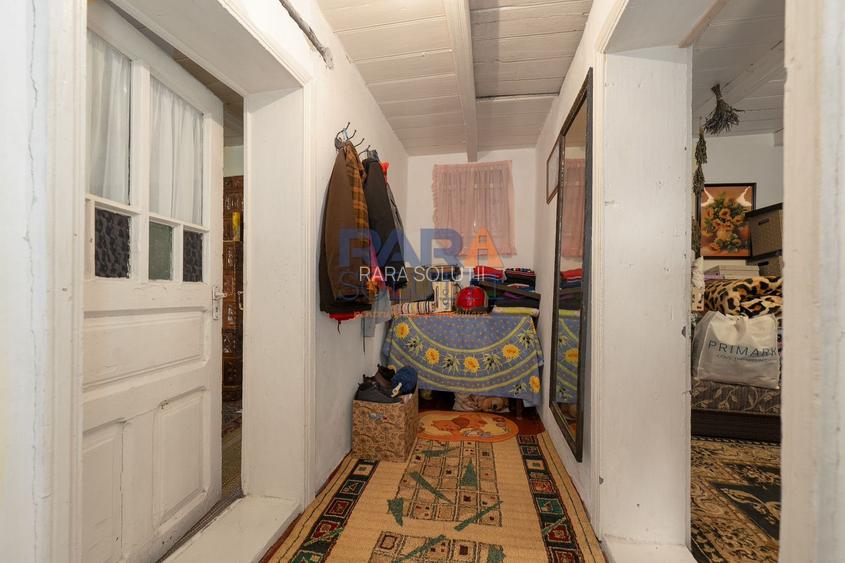 Casă interbelică + 3.060 mp intravilan, Trifești, 7,9 km de Roman