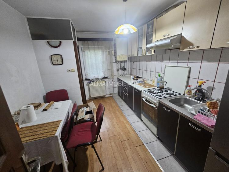 Apartament 3 camere, 2 balcoane, cartier Plopilor!