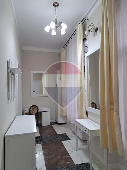Apartament cu 3 camere pretebil pentru cabinet sau rezidential