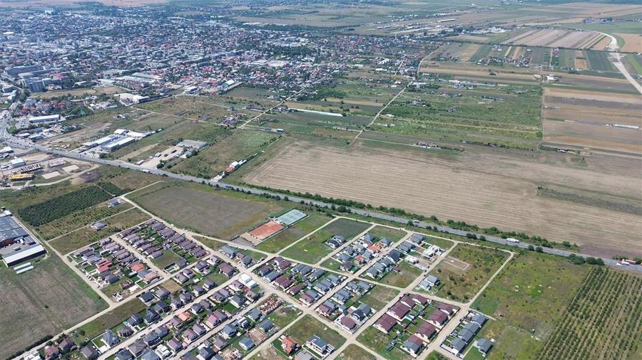Teren de vanzare pe E 85 langa Autostrada A7 Focsani