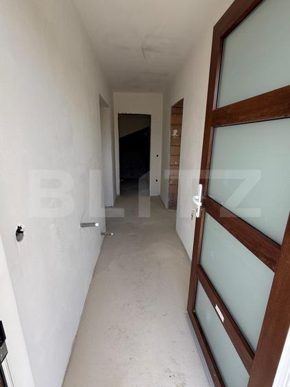 Casă P+M, 120 mp, teren de 400 mp, zona Reghin