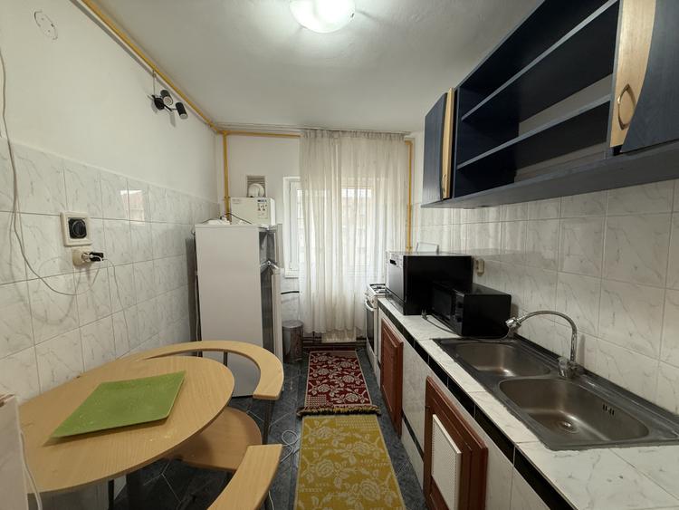 Apartament 2 camere, 42 mp utili plus balcon, decomandat - Girocului
