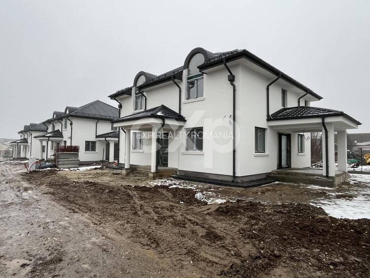 De vanzare vila individuala 6 camere finisaje premium zona Laguna Albastra - 2