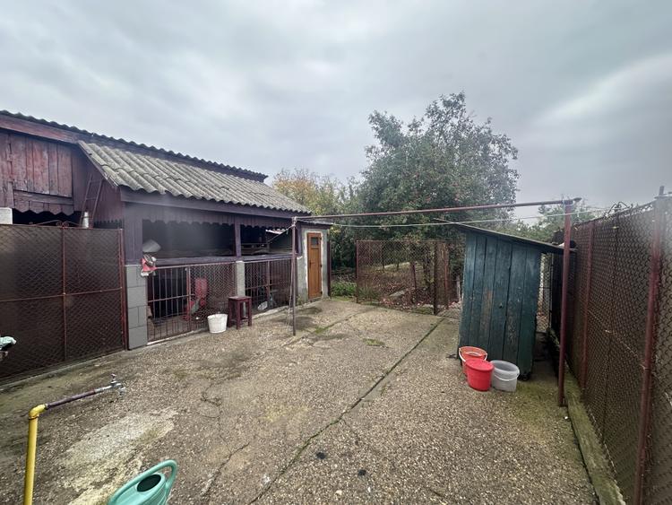 Casa individuală 223 mp| 4 camere| zona Schit
