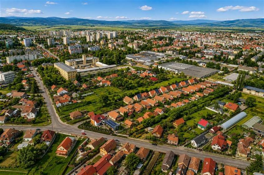 FILM ! Casa cu teren de 2.152 mp, Tigaretei, Sfantu Gheorghe