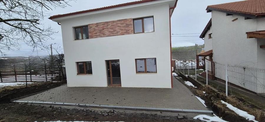 Casa individuala, teren 700 mp, semifinisata, Dezmir zona str Closca