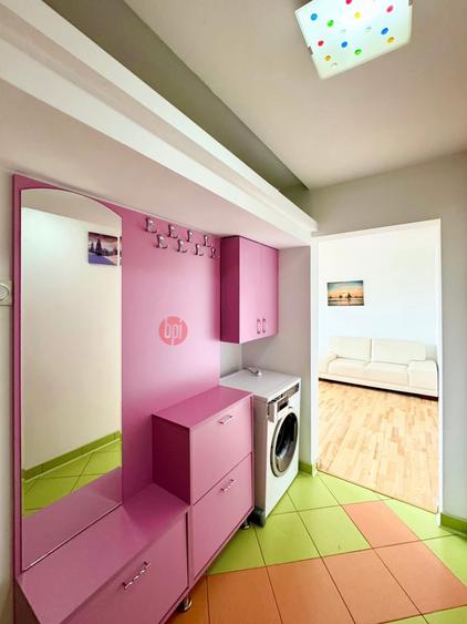 SE INCHIRIAZA micro-apartament tineresc, 2 camere, etaj 4 (cu sarpanta), situat
