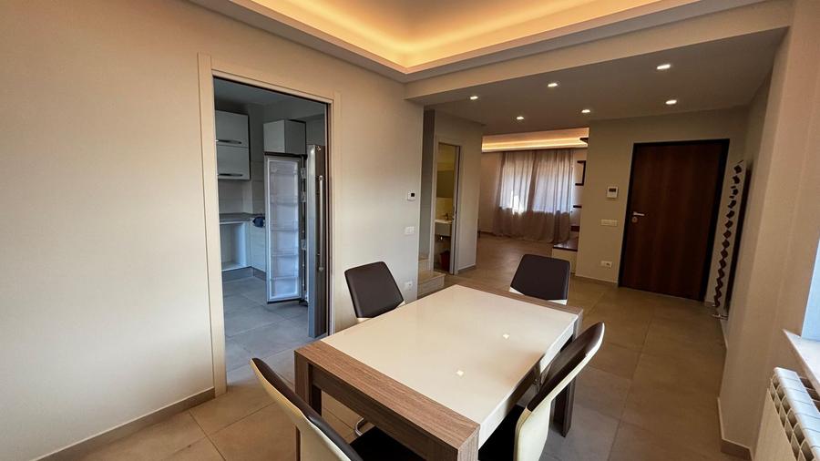 VANZARE VILA TIP DUPLEX - MOBILATA SI UTILATA - ZONA MIHAI BRAVU