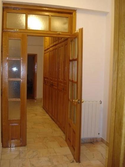 Dorobanti, vila  2000 cu 3 apartamente, 2 garaje ,INVESTITIE! Comision 0