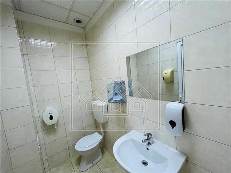 Spatiu comercial, 876 mp utili,  10 parcari, Piata Cluj