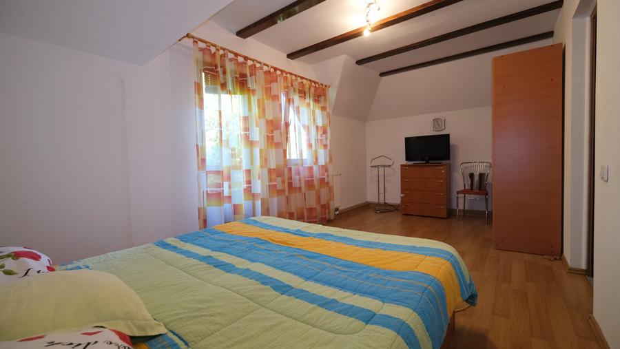 Vanzare casa P+M+Pod construita in 2009 in Breaza Prahova teren plat, totul nou