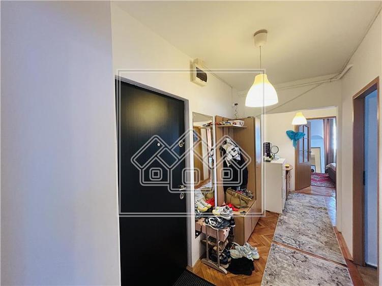Ap decomandat, 60 mp utili, 2 camere si balcon - Turnisor