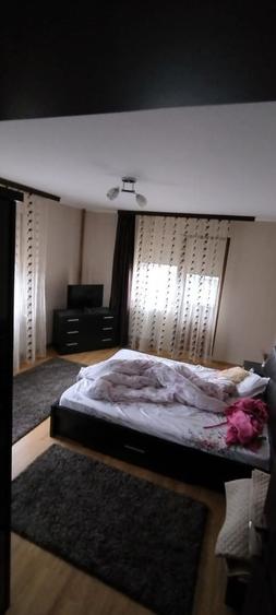 Casă / Vilă cu 6 camere în zona Kamsas