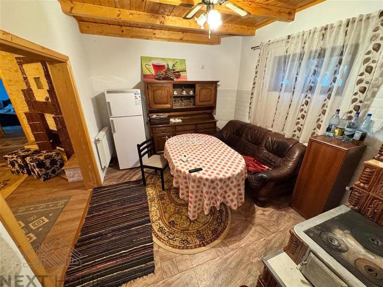 Casa spatioasa, ideala pentru locuinta sau afacere – 1500 mp teren, situata pe d - 25