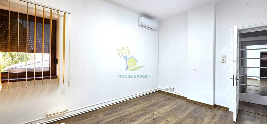 Apartament in vila, 4 camere, nemobilat, zona Hala Traian/Calarasilor