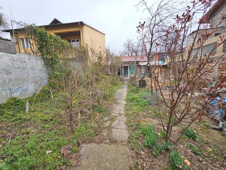 Casă 2 camere | Rahova - Pucheni | Teren 230 mp | Front 10 m | Parc Humulești 6'