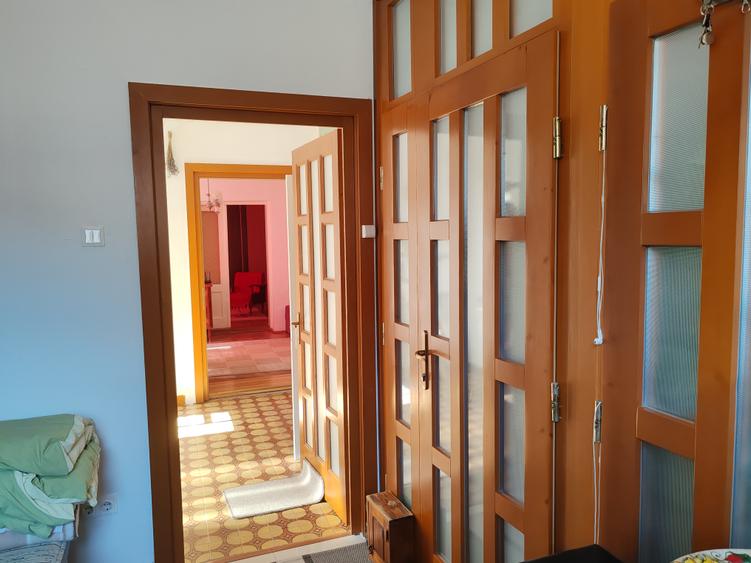 Apartament 3 camere in casa zona Central