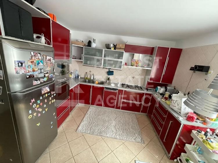 Casă înșiruită de închiriat | Cartier rezidențial | Piscină | 5 camere