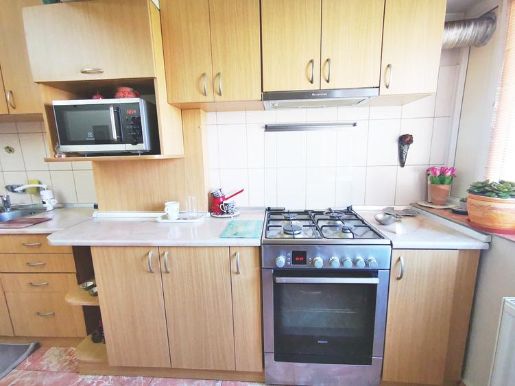 Vanzare 4 cam modern,complet renovat 100 mp, boxa si parcare ADP zona Parlament
