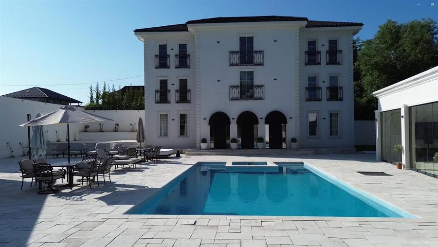 Vila superba cu Piscina! De Vanzare! 0727817187