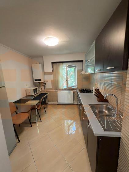 Apartament 4 camere de închiriat în zona Inel I, termen lung