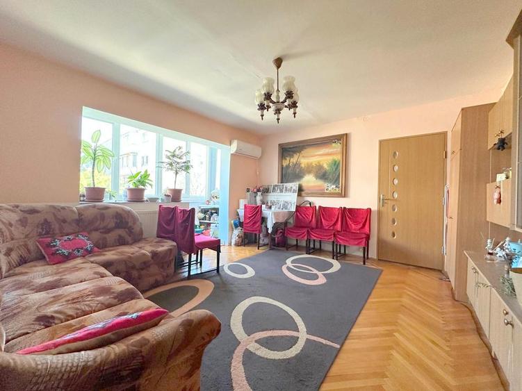Apartament 3 camere, zona Lipovei