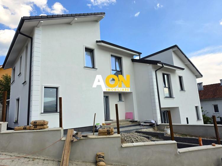 Duplex modern, 4 camere, curte 315 mp, predare la cheie,zonă liniștită